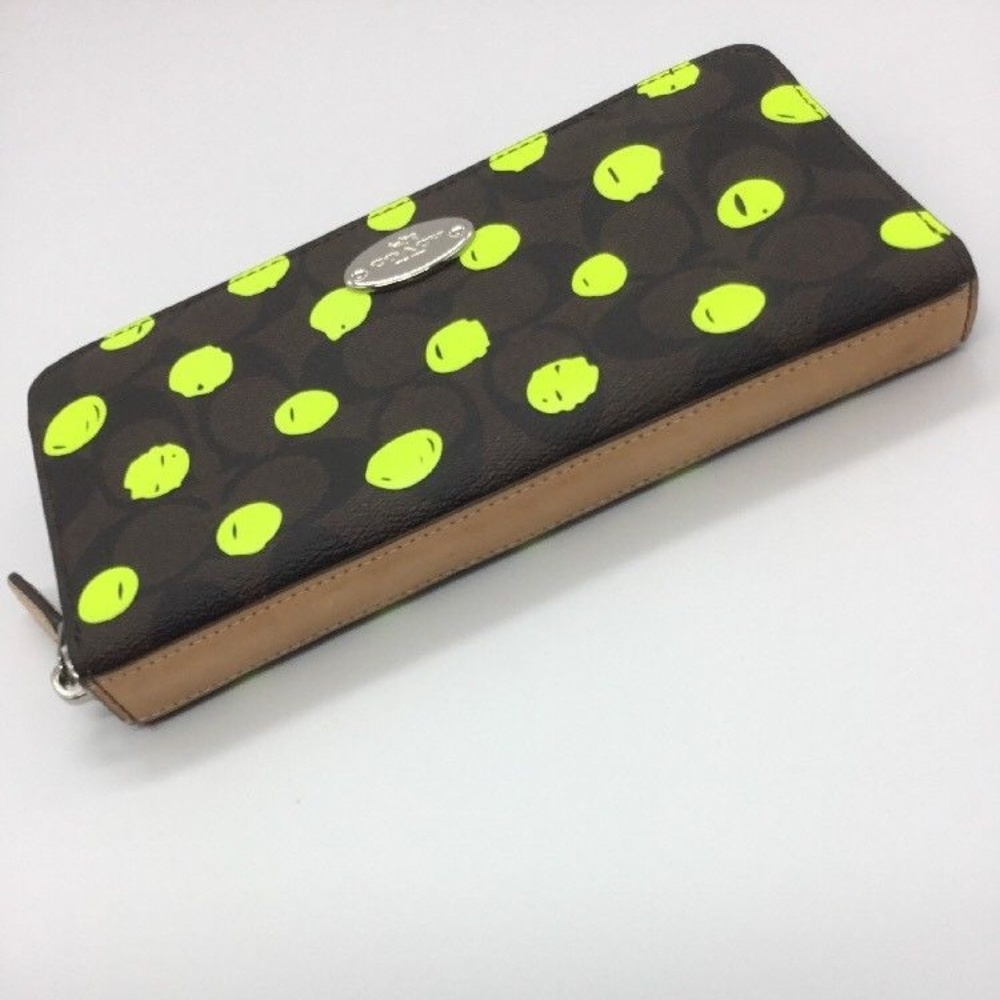 Coach neon dot wallet - EXCELLENT CONDITION!!